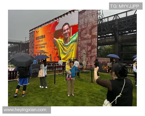 世界级足球球星空降郑州引爆球迷热情点燃城市体育激情盛宴